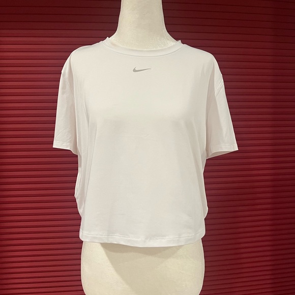 Nike Women's White Short Sleeve active Tee - Picture 1 of 4